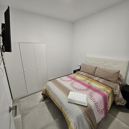 Apartments Jota บาร์เซโลนา ภายนอก รูปภาพ