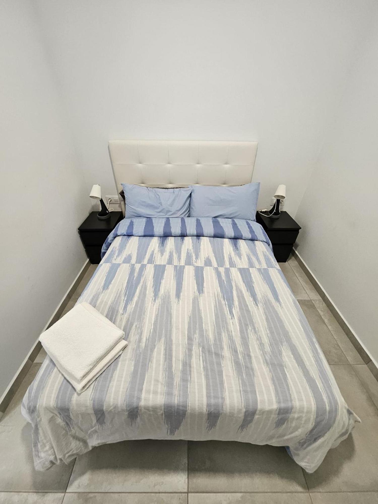 Apartments Jota บาร์เซโลนา ภายนอก รูปภาพ